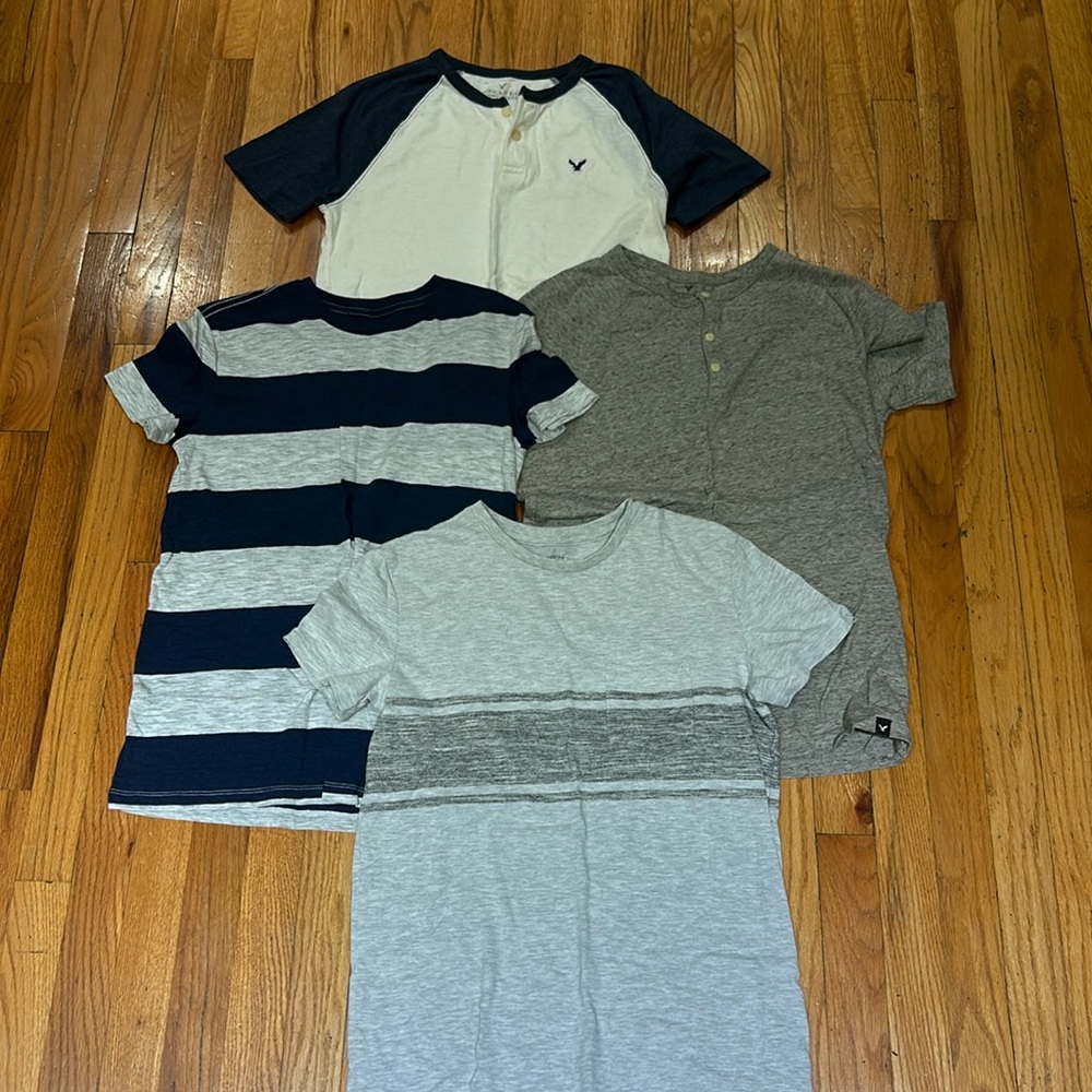4 American Eagle Men’s Small Shirts